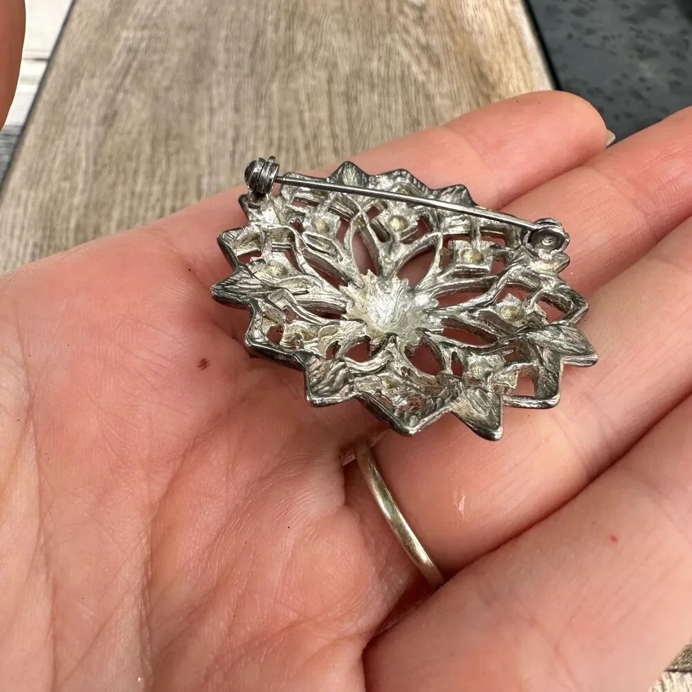 Vintage Jewelry Silver Tone Flower Brooch Pin